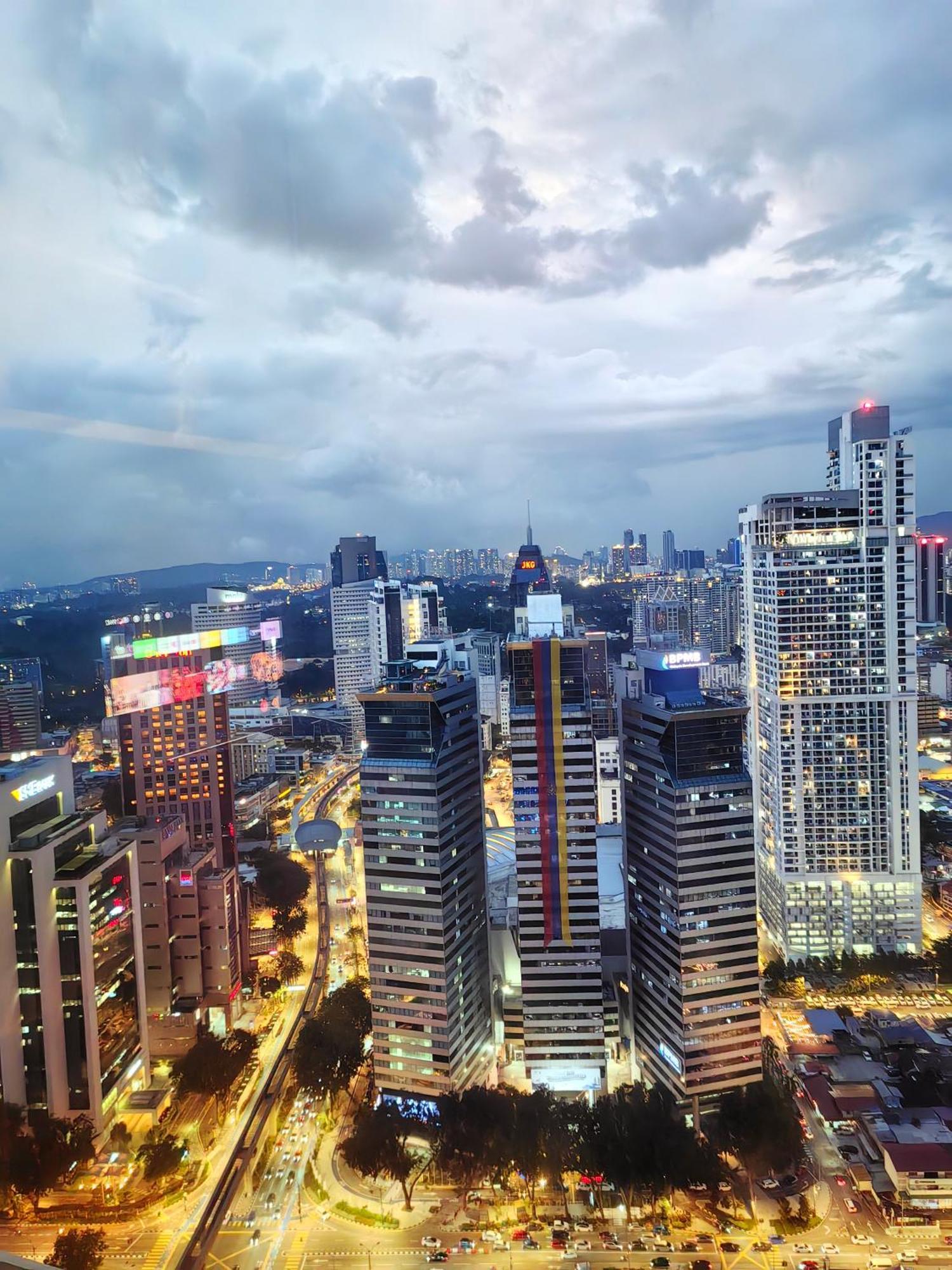Appartamento Platinum Klcc & Bukit Bintang Kuala Lumpur Esterno foto